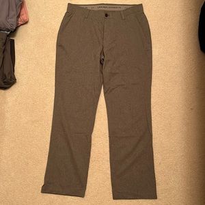 Men’s Under Armor Loose Fit Chinos Size:36x32